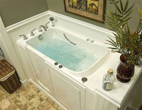 Jacuzzi Walk-In Tubs: Cost by Brand, Size, and Features