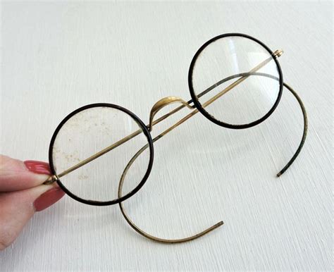 10 Most Valuable Antique Eyeglasses: Identification and Valuation