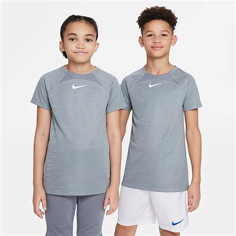 Kids Soccer Clothing. Nike.com