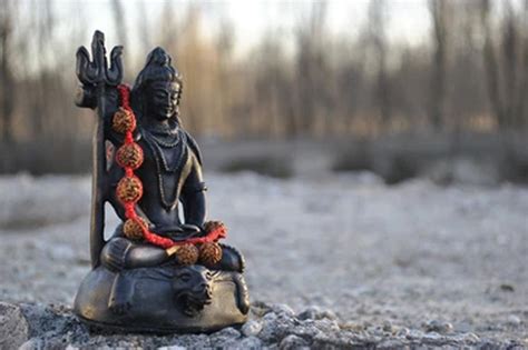 Mahamrityunjaya Mantra: 5 Benefits Of Chanting The Shiva Mantra By Astro Expert | HerZindagi