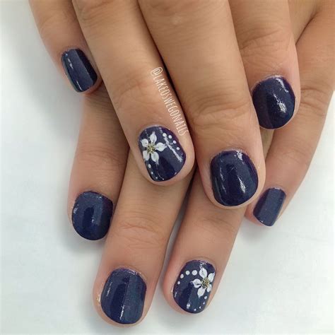 navy blue nails, flower nail art Blue Gel Nails, Dark Blue Nails, Navy Nails, Acrylic Nails ...