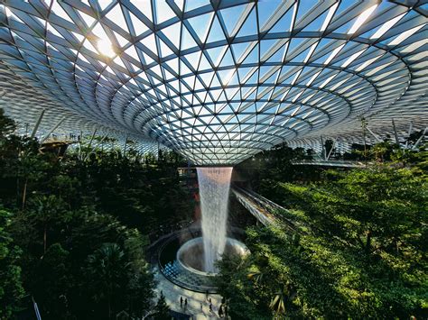 (OC) The highest indoor waterfall at the heart of Jewel, Singapore. 🇸🇬 | Indoor waterfall ...