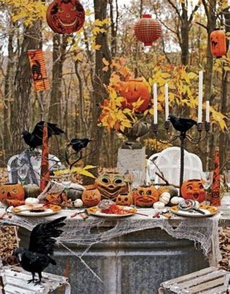 31 Awesome Halloween Backyard Party Decorations Ideas - MAGZHOUSE