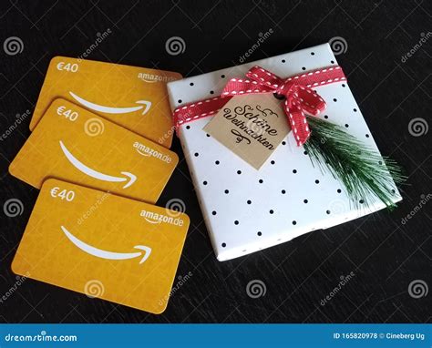 Amazon Gift Card and Christmas Box Editorial Stock Photo - Image of brand, consumerism: 165820978