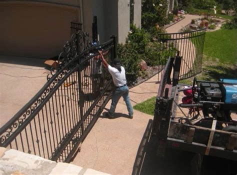 16 DIY Driveway Gates Ideas That Are Easy to Install