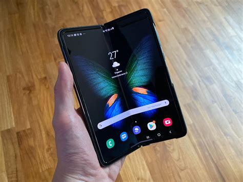 Samsung Galaxy Fold sold out on the first day of launch in Singapore - HardwareZone.com.sg