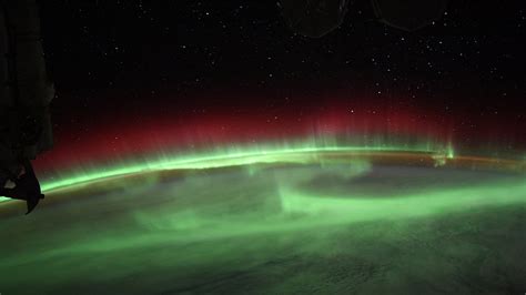 Stunning photos of the Northern Lights caught from space station - TrendRadars