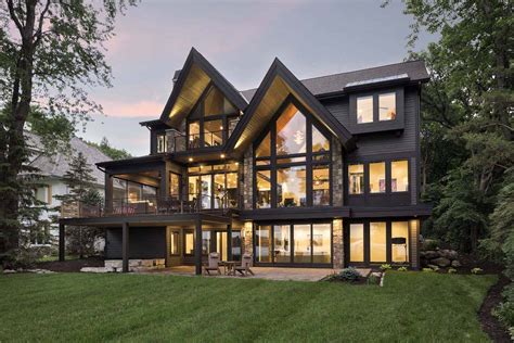 Rustic contemporary lake house with privileged views of Lake Minnetonka