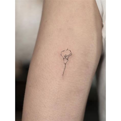 29+ Minimalist Calla Lily Tattoo