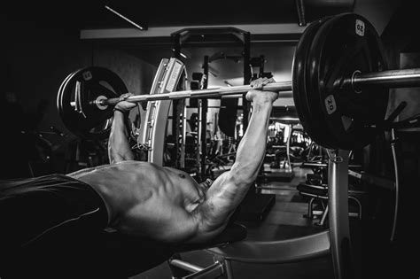 10 Bench Press Variations Explained - Ignore Limits