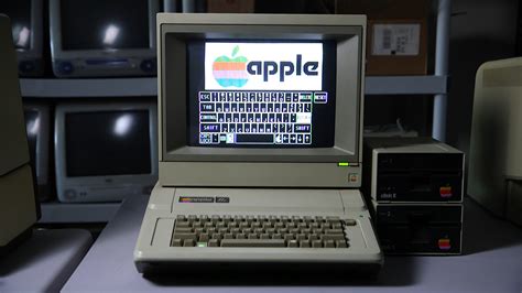 Retro Apple Computer Wallpaper Look great on my mac and iphone