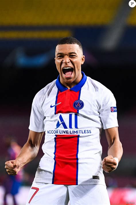 Kylian Mbappe 2021 / PSG : Mbappé "en réflexion" sur son avenir - Use slider on the right ...