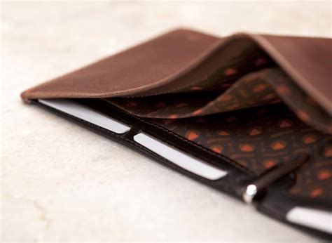 Bellroy Leather Travel Wallet | Gadgetsin