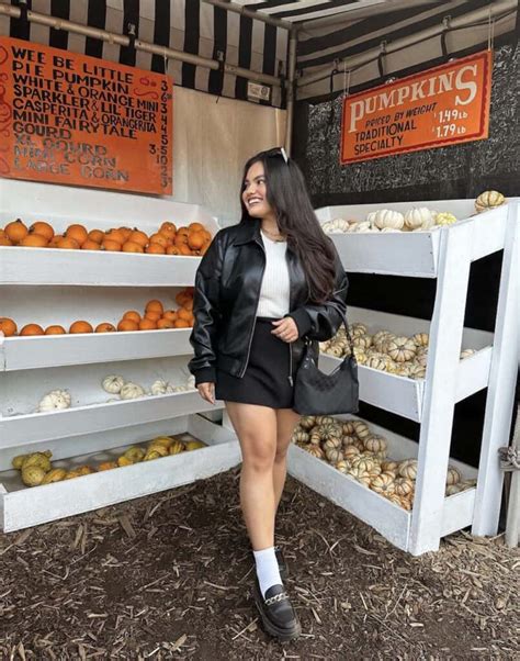 What To Wear To The Pumpkin Patch: 15+ Cute & Cozy Outfits!