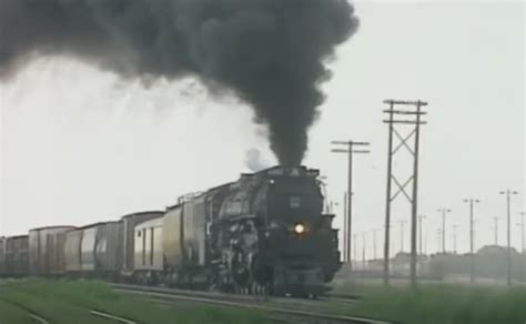 Pacing Union Pacific's #3985 Challenger - Train Fanatics