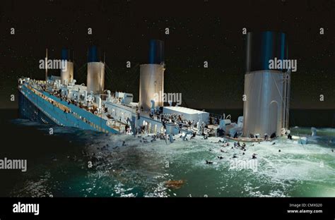 Titanic sinking movie hi-res stock photography and images - Alamy