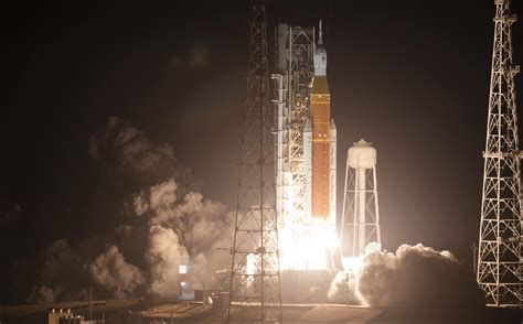 NASA Launches Artemis 1 Moon Rocket - GreekReporter.com