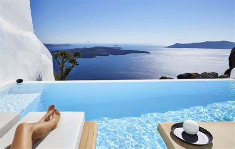 Best Santorini Villas With Infinity Pools - ItsAllBee | Solo Travel & Adventure Tips