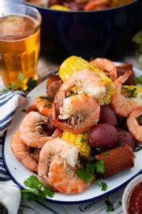 Frogmore Stew {Lowcountry Boil} - The Seasoned Mom