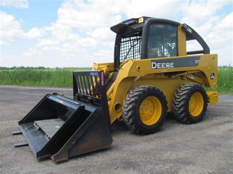 JOHN DEERE 317, 320 SKID STEER LOADER OPERATOR MANUAL OMT205050 – Heavy Equipment Manual