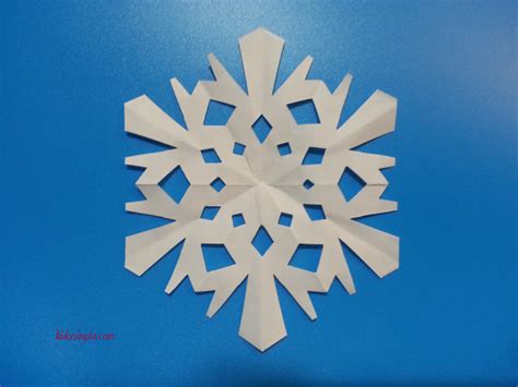 Christmas craft - Make your own paper snowflakes - Kids 'R' Simple