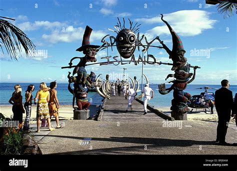 SPOOKY ISLAND PIER SCOOBY-DOO; SCOOBY DOO (2002 Stock Photo, Royalty Free Image: 31146268 - Alamy