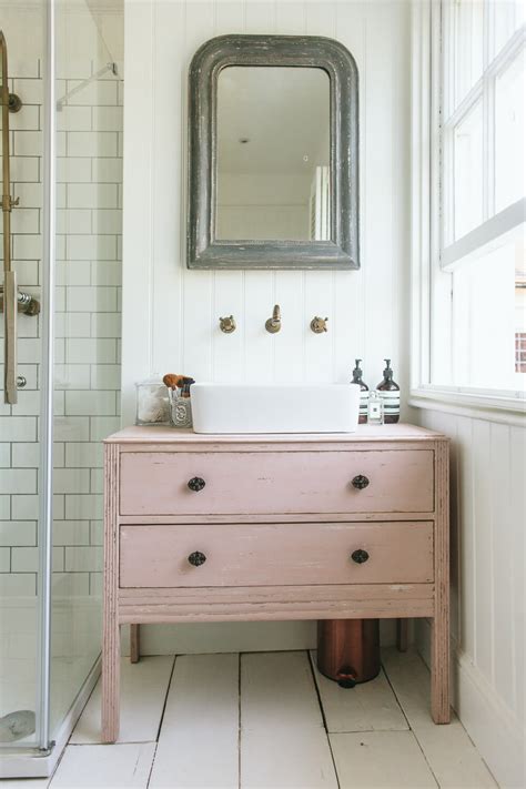 15 Lovely Shabby Chic Bathroom Decor Ideas - Style Motivation