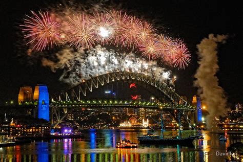 "Sydney New Years Eve Fireworks 2009 - 2010 Sydney Harbour Bridge" by DavidIori | Redbubble