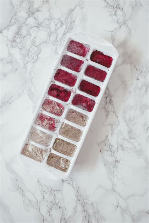 DIY Edible Glitter Ice Cubes