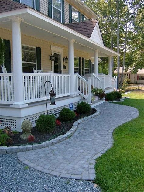 Farmhouse Front Yard Landscaping Ideas For 2023 | Yaadana Blog