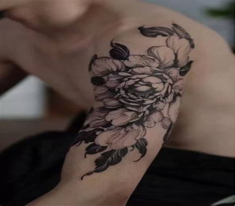 A Tattoo Artist's Guide to Designing Large Flower Tattoos