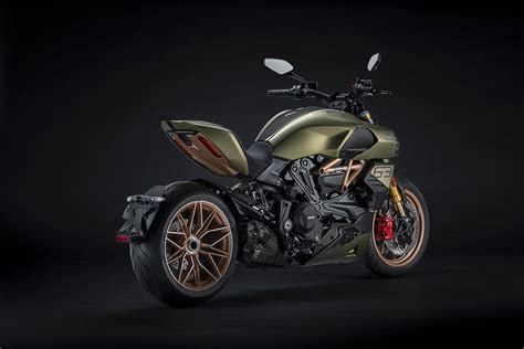 2021-ducati-diavel-1260-lamborghini-limited-edition-specs-price-6 - BikesRepublic.com