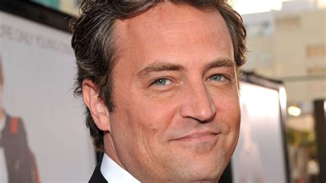 Fans Gather in West Village to Remember Matthew Perry and Pay Tribute to Chandler Bing - World ...