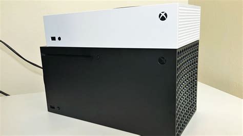 We Have The Xbox Series X And Series S Mockup Consoles: A Closer Look And Size Comparisons ...