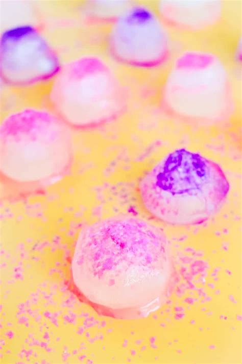 DIY EDIBLE GLITTER ICE CUBES | Bespoke-Bride: Wedding Blog