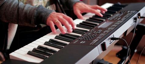 5 Best Portable Keyboard Pianos [Updated 2024 ]