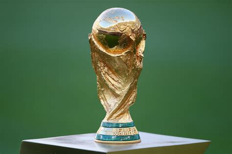 World Cup 2014 Trophy Weight, FIFA Prize History, Gold Carat Details and More | Bleacher Report