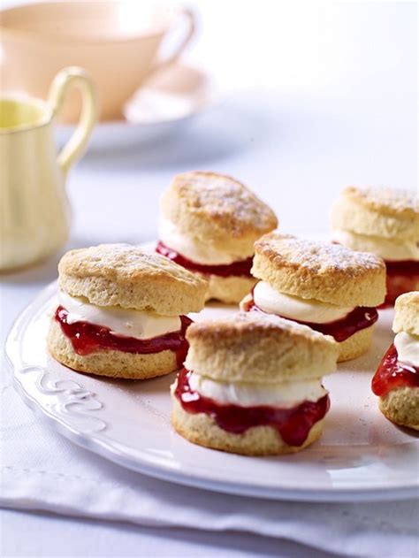 English scones with whipped cream & jam - Tapioca Delight