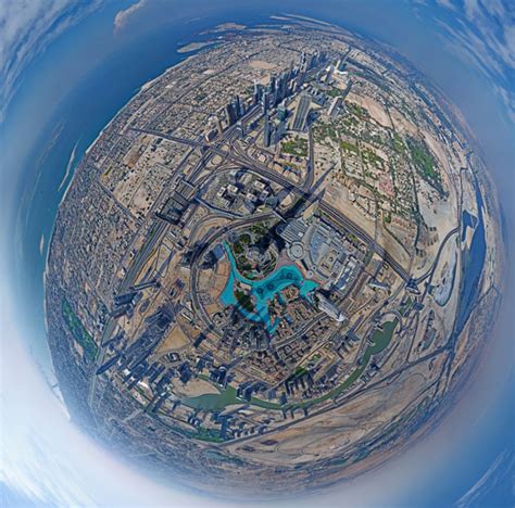 360 Degree Panorama Reveals View from Top of Burj Khalifa, The World's Tallest Building