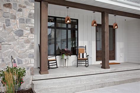 Modern Farmhouse Front Porch - Diamond Kote® Siding System