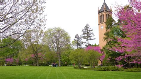 Fall Iowa State University Campus - 5 Model Baju Gamis Terbaru yang Modern Kekinian