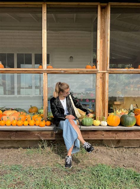 What To Wear To The Pumpkin Patch: 15+ Cute & Cozy Outfits!