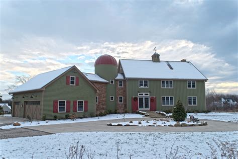 Timber Frame Barn Home - Traditional - House Exterior - Cleveland - by Timberpeg | Houzz IE