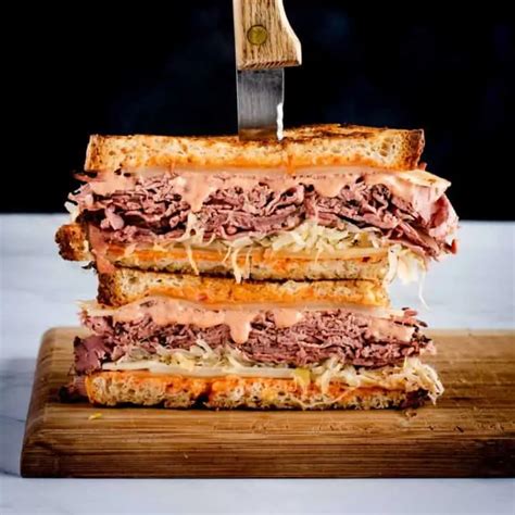 Corned Beef Sandwich With Russian Sauce (Reuben Sandwich Recipe)