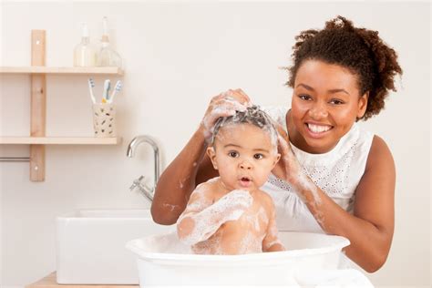 18 Tips for Bathing Baby