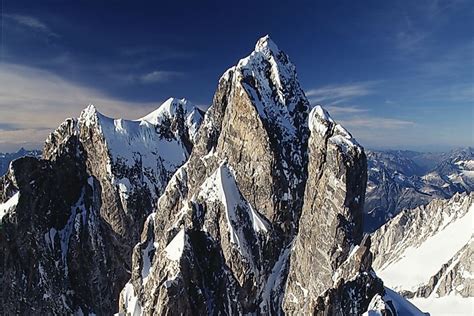 The 10 Highest Mountains In British Columbia - WorldAtlas.com