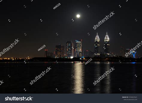 Night View Dubai Skyline Stock Photo 1976057621 | Shutterstock