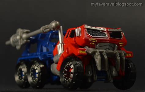 The Rave Corner: Transformers Prime Beast Hunters Cyberverse Commander Class Optimus Prime Review