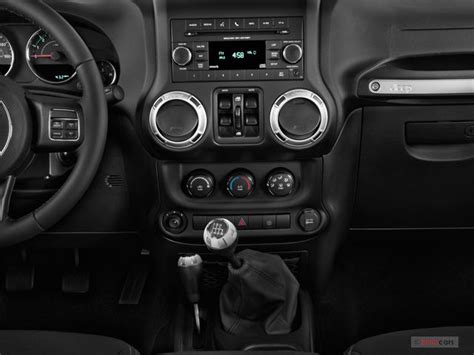 2014 Jeep Wrangler: 44 Interior Photos | U.S. News