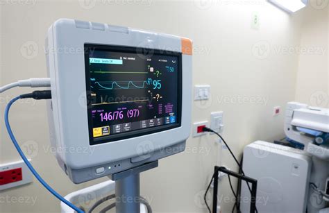 Heart rate monitor at patient room, A medical monitor displaying vital signs 7111372 Stock Photo ...